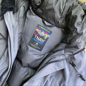 Aritzia TNA Bancroft slim fit down parka